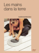 Couverture Les mains dans la terre (Marion Graux)