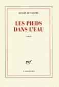 Couverture Les pieds dans l'eau ()