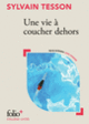 Couverture Une vie à coucher dehors (Sylvain Tesson)