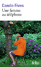 Couverture Une femme au téléphone (Carole Fives)