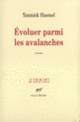 Couverture Évoluer parmi les avalanches (Yannick Haenel)